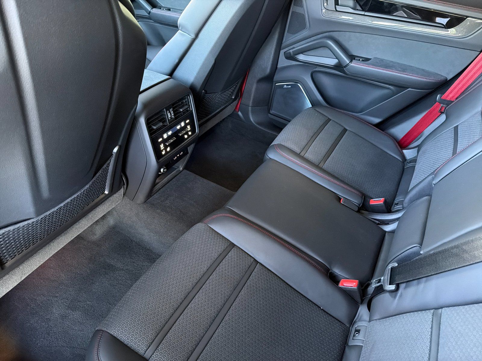 2026 Porsche Cayenne GTS — foto completa 14 de 27