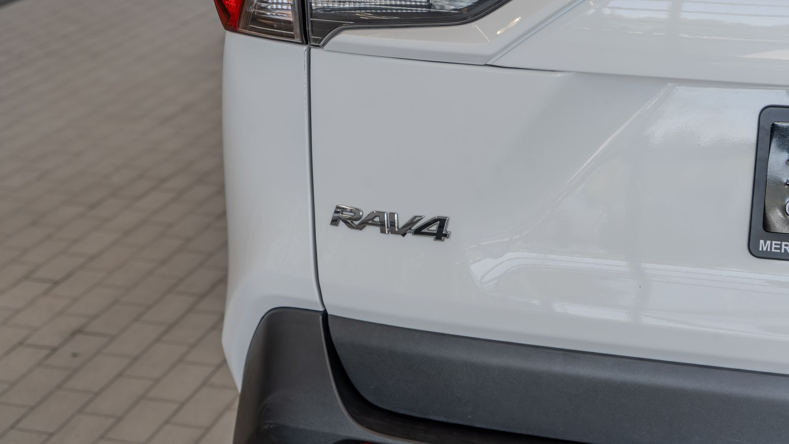 2024 Toyota RAV4 XLE — full photo 22 of 34