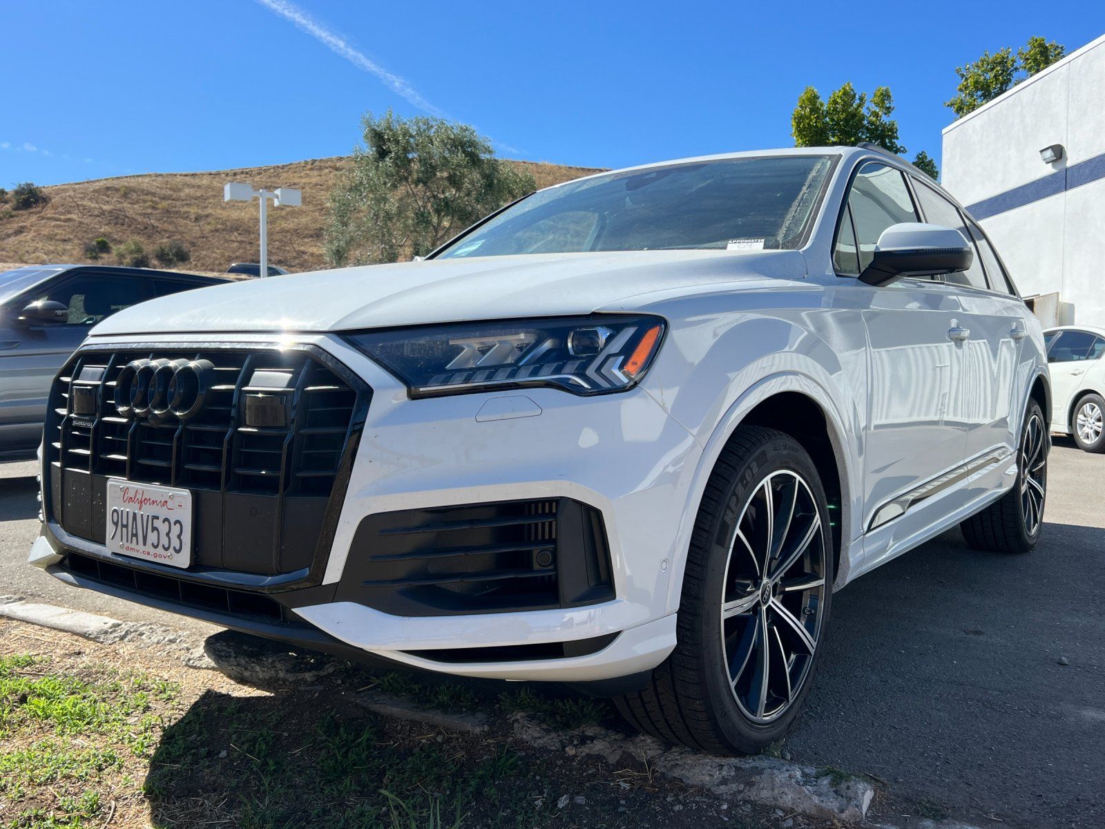 2023 Audi Q7 55 Premium Plus — full photo 2 of 3