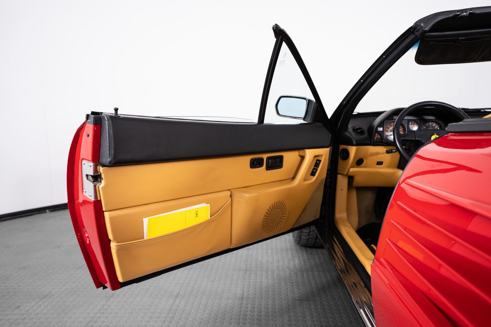 1992 Ferrari Mondial T — foto completa 12 de 38