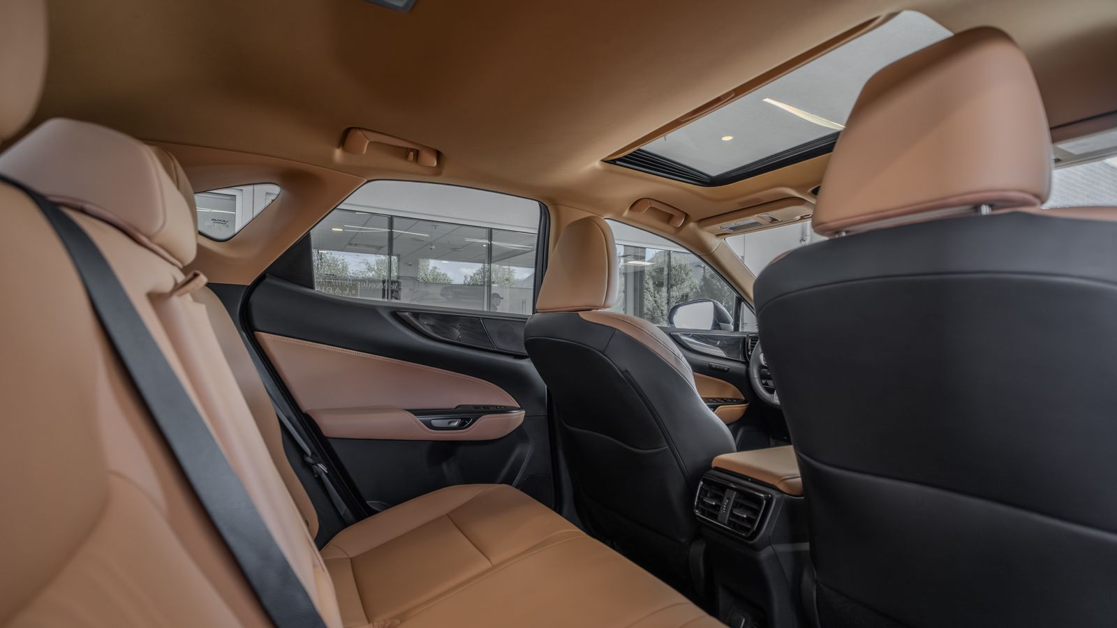 2025 Lexus NX 250 Premium — full photo 26 of 33