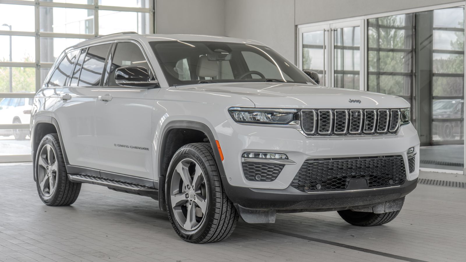 2023 Jeep Grand Cherokee 4xe — full photo 21 of 34