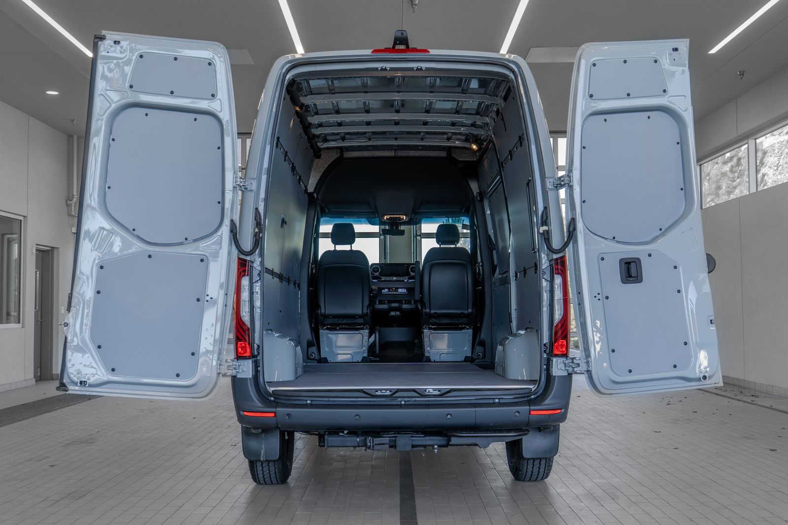 2025 Mercedes-Benz Sprinter 2500 Cargo 144 WB — foto completa 16 de 34