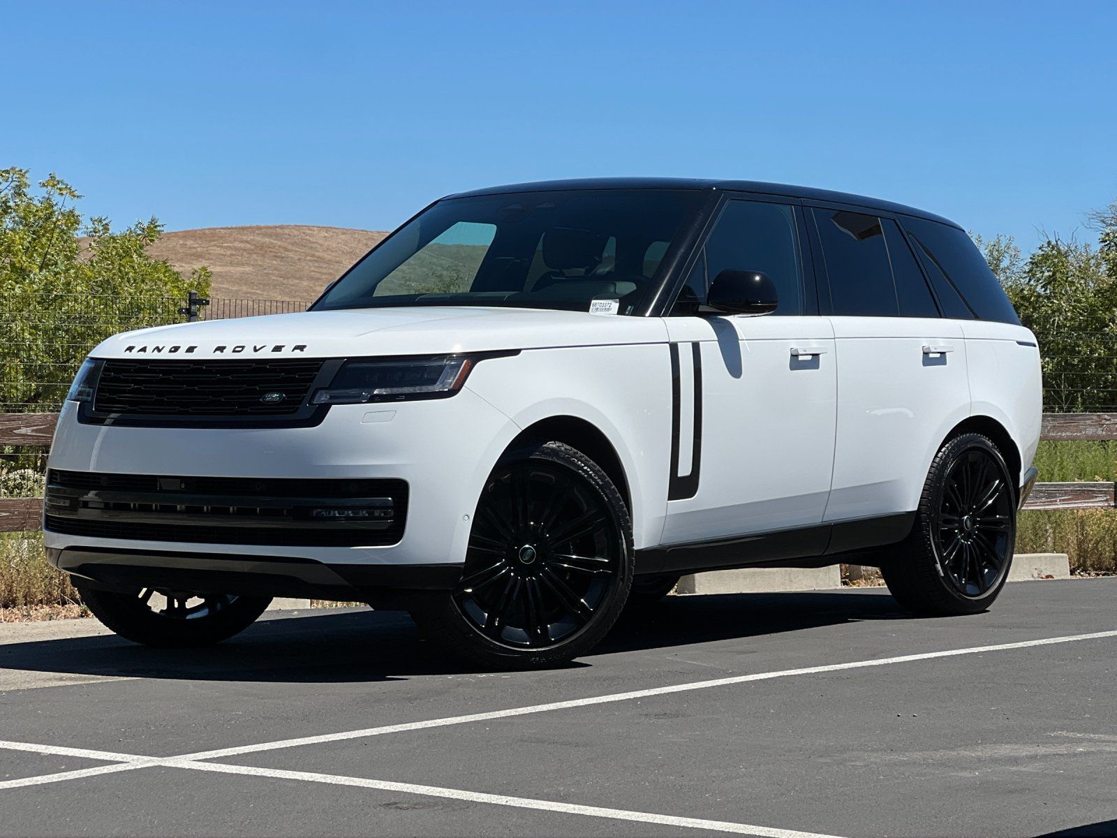 2024 Land Rover Range Rover SE — full photo 1 of 28
