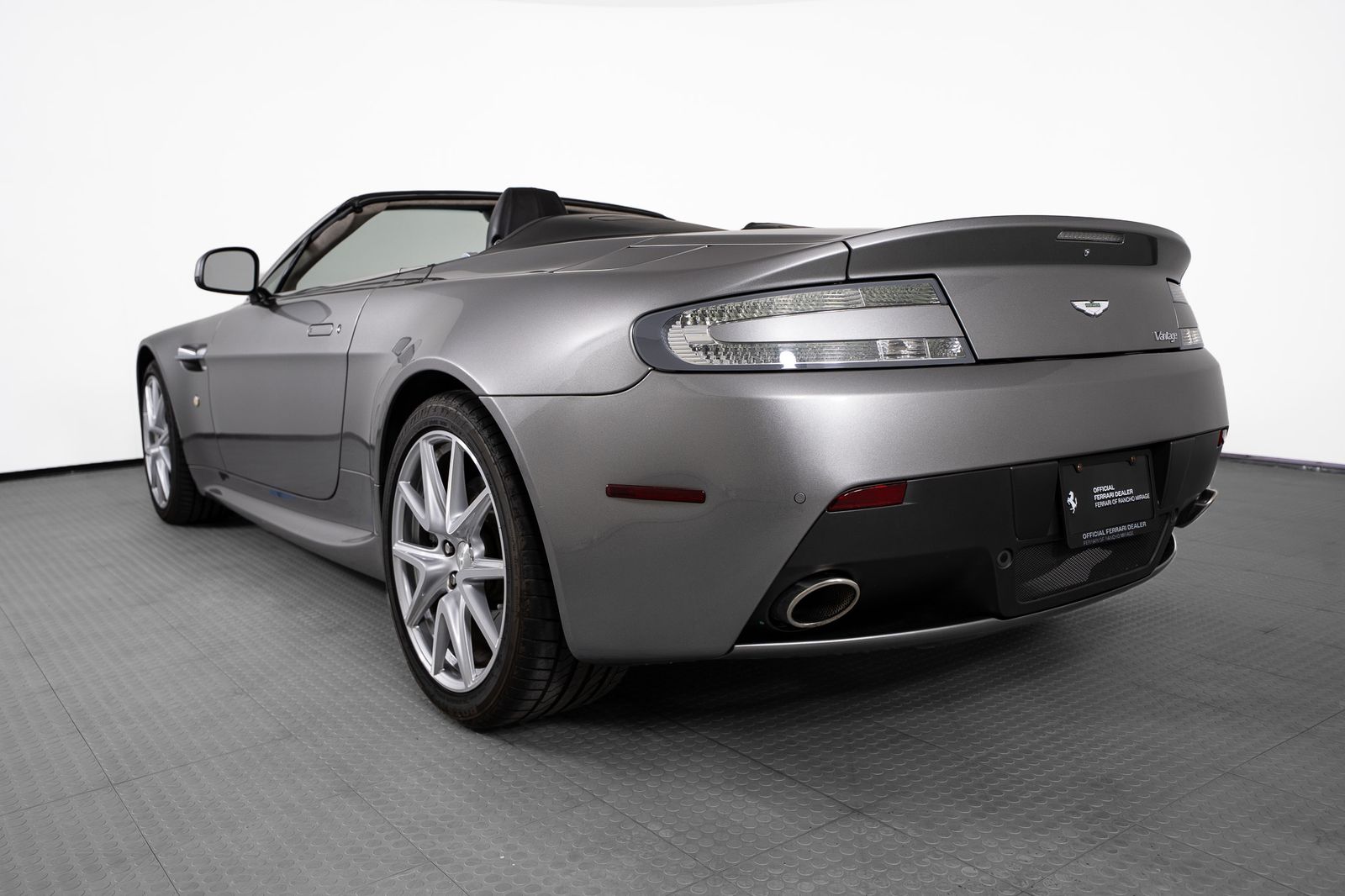 2012 Aston Martin V8 Vantage — foto completa 3 de 49