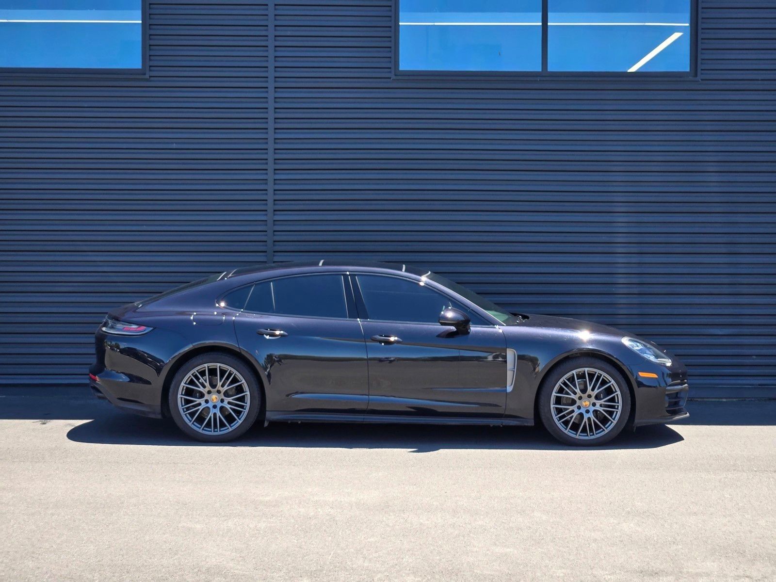 2023 Porsche Panamera 4 Platinum Edition — foto completa 8 de 27
