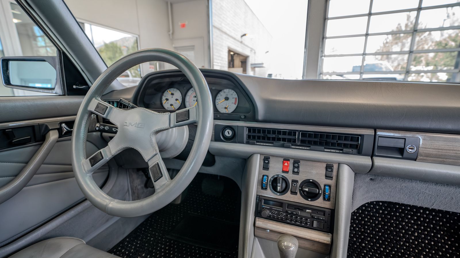 1984 Mercedes 500 SEL — full photo 19 of 46