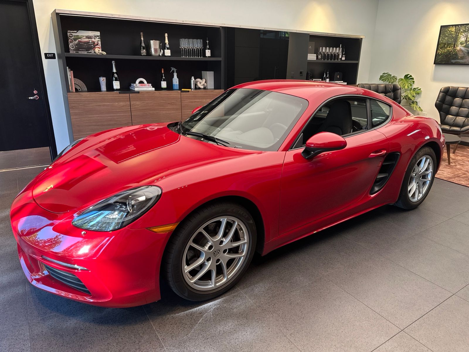 2025 Porsche 718 Cayman — full photo 3 of 10