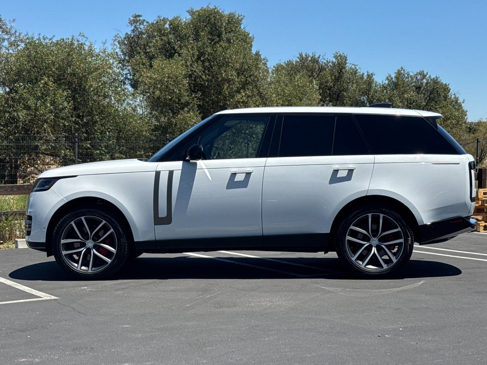 2025 Land Rover Range Rover SE — foto completa 2 de 29
