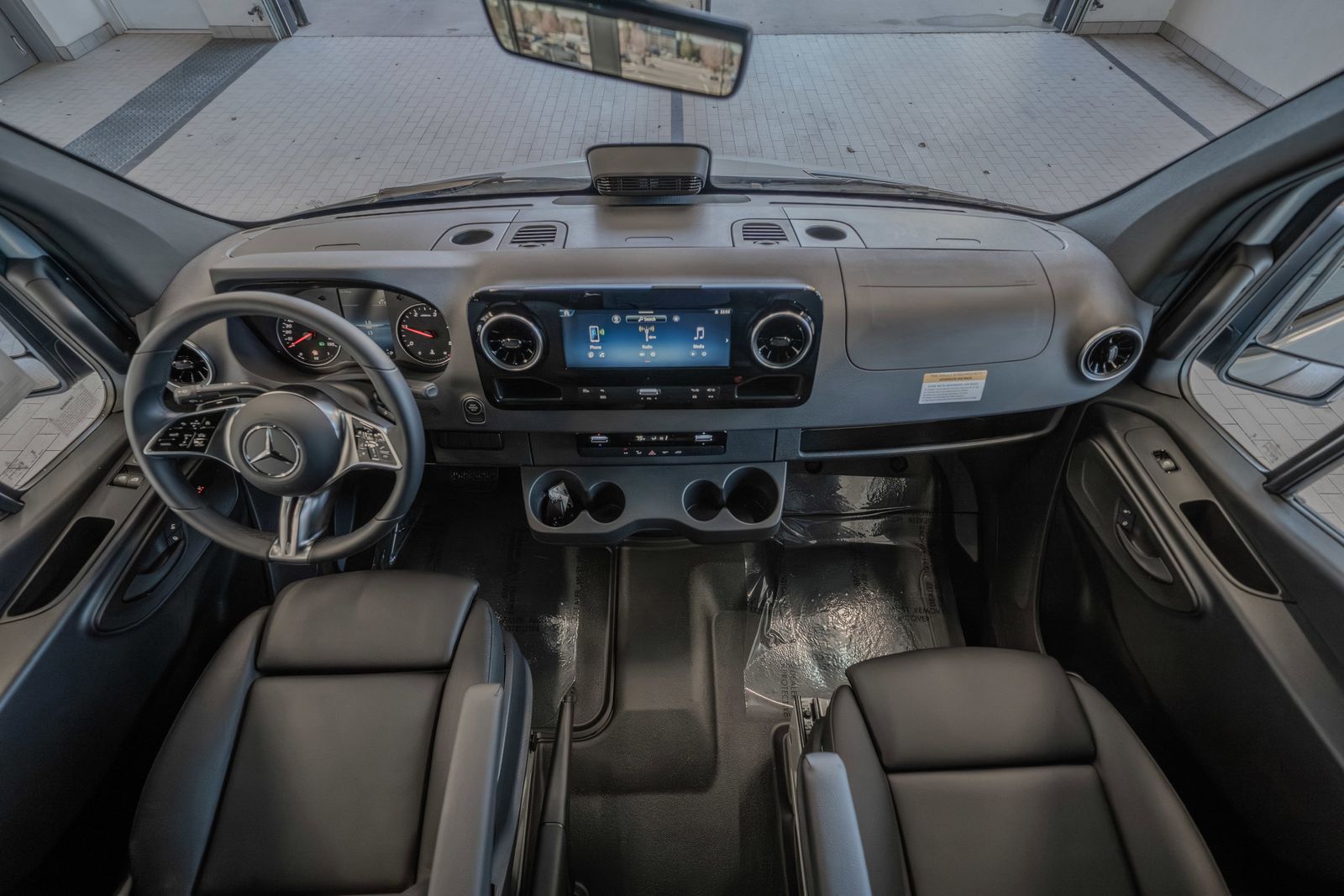 2025 Mercedes-Benz Sprinter 2500 Cargo 144 WB — full photo 8 of 34