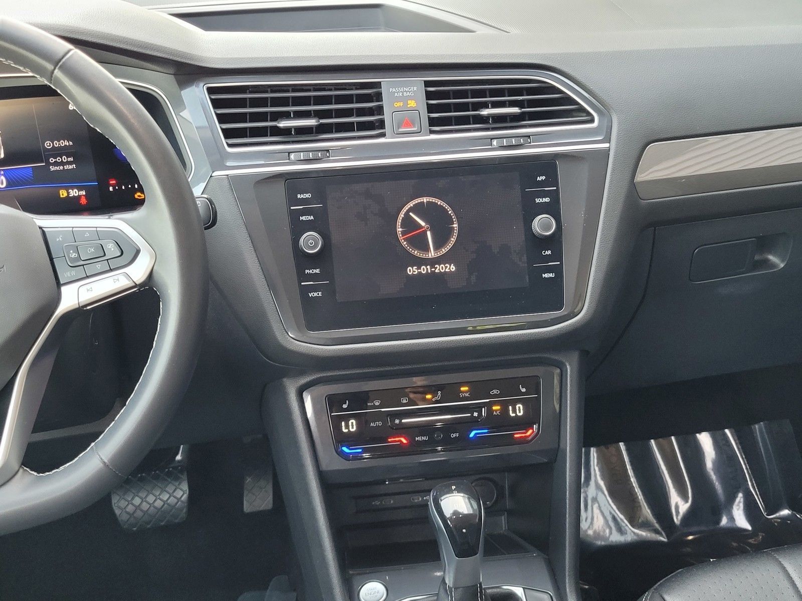 2024 Volkswagen Tiguan 2.0T SE — full photo 16 of 45
