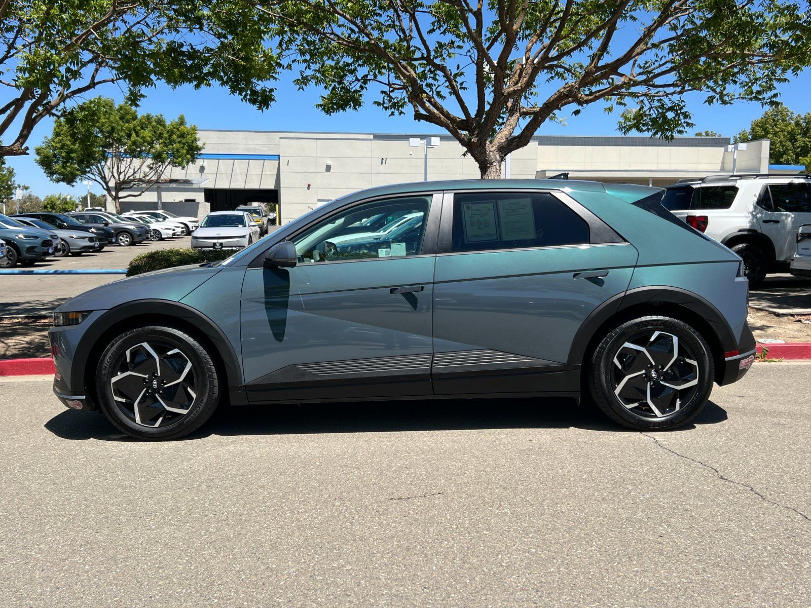 2024 Hyundai IONIQ 5 SEL — full photo 3 of 29