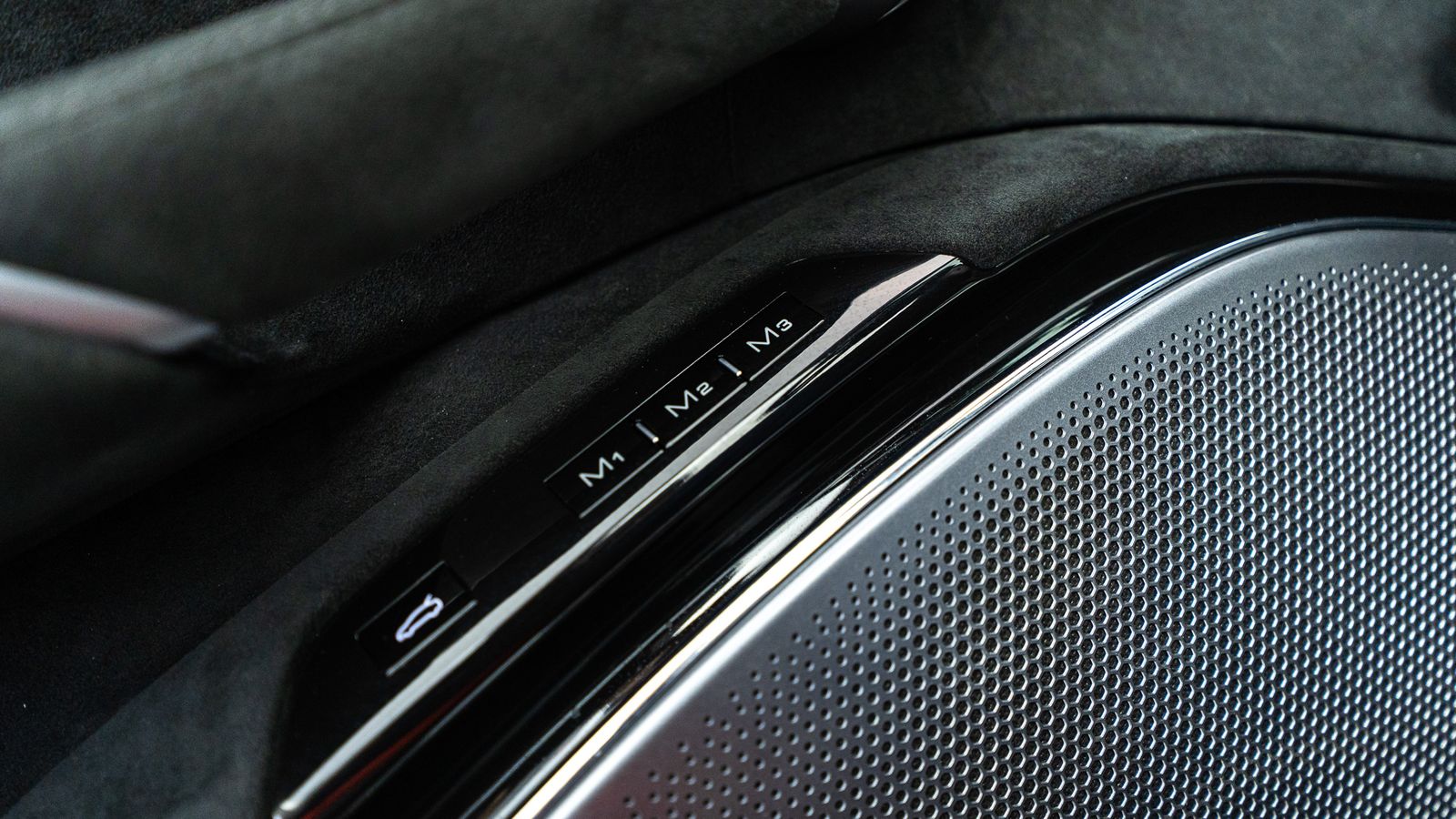 2025 Ferrari Roma Spider — full photo 22 of 41