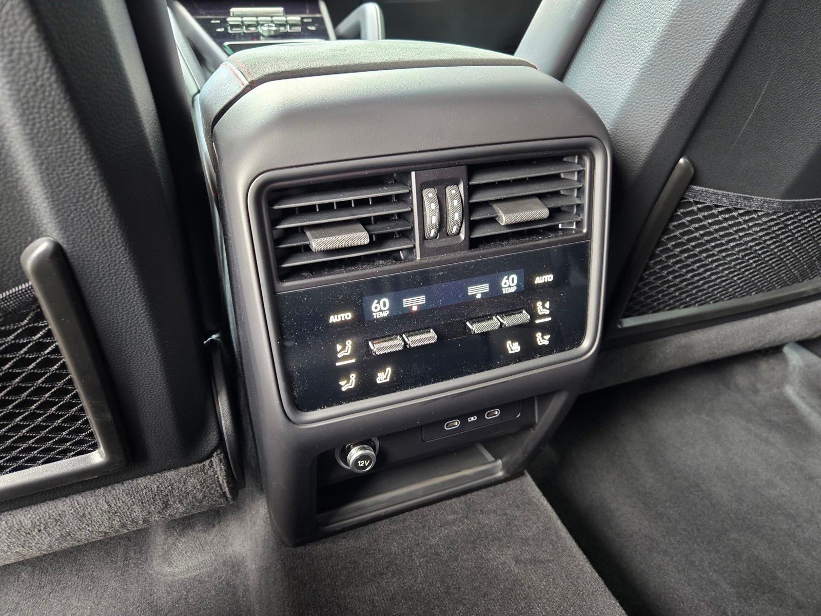 2026 Porsche Cayenne GTS — full photo 18 of 27