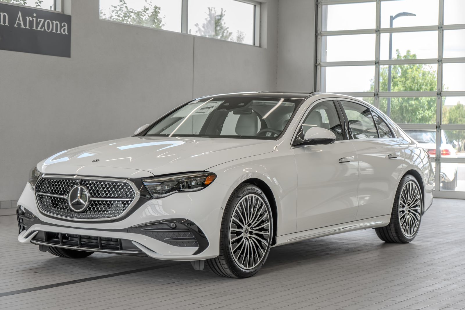 2026 Mercedes-Benz E-Class E 350 — foto completa 25 de 36