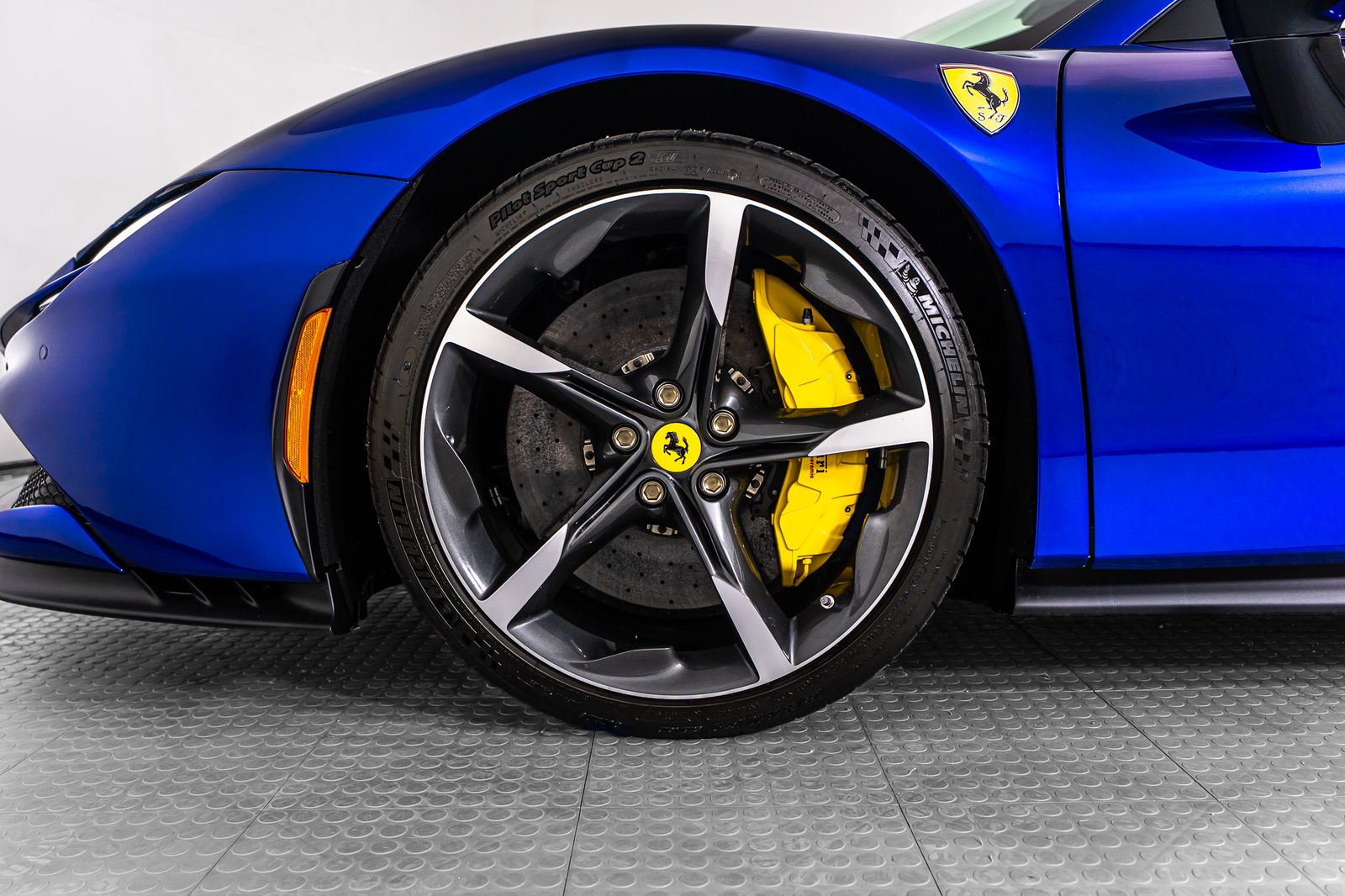 2025 Ferrari SF90 Spider — full photo 10 of 66