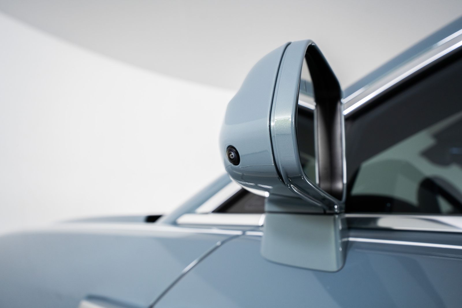 2024 Rolls-Royce Spectre — full photo 16 of 54