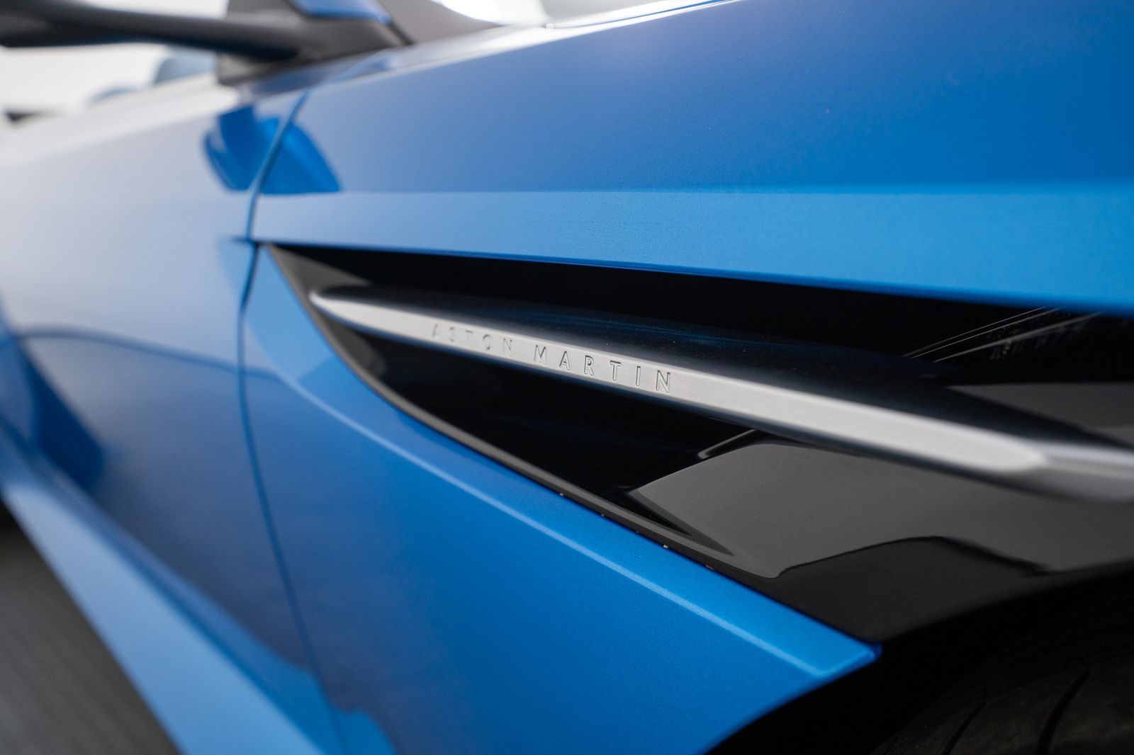 2024 Aston Martin DB12 Volante — full photo 26 of 55