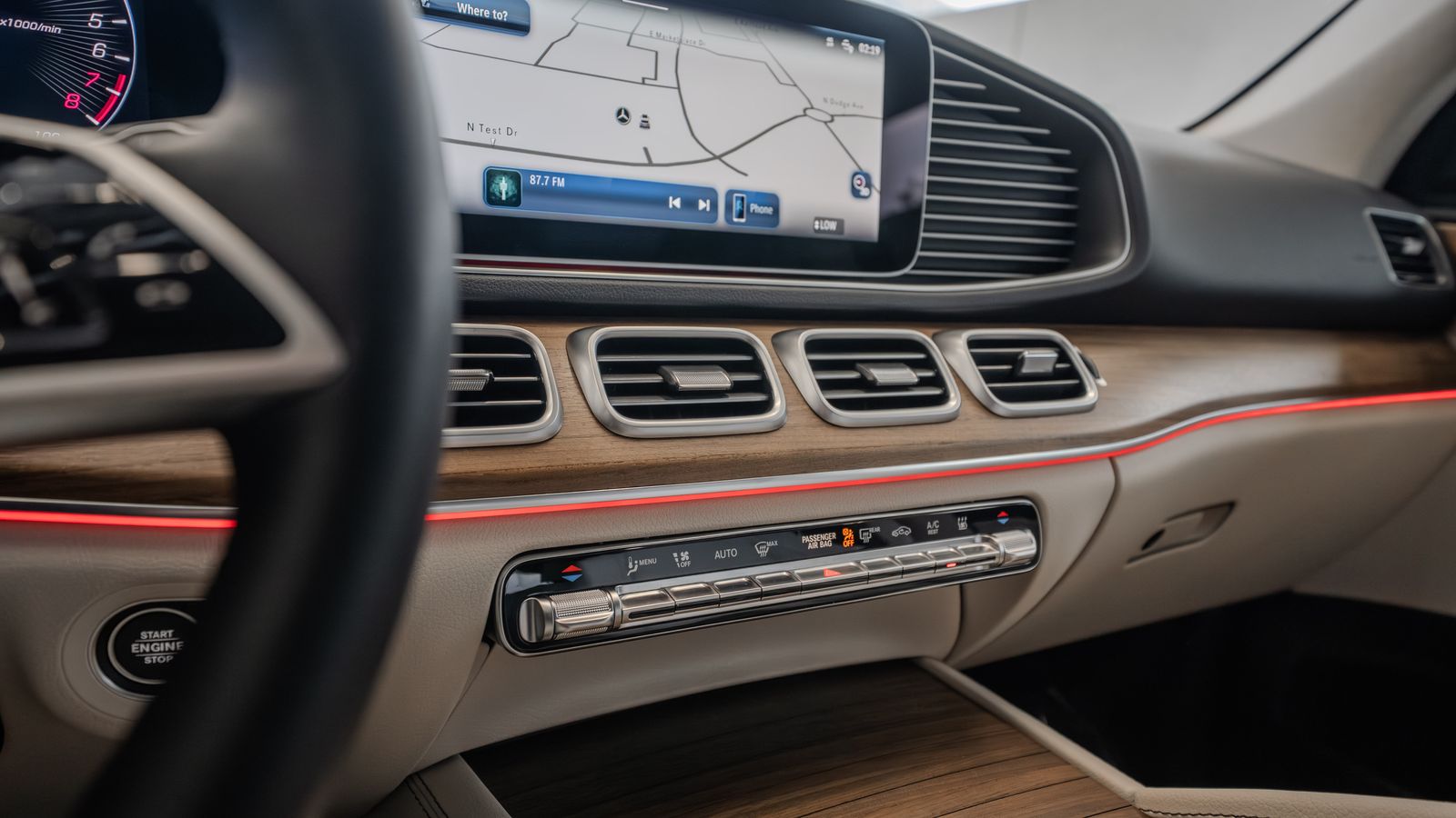 2025 Mercedes-Benz GLE GLE 450e — full photo 29 of 34