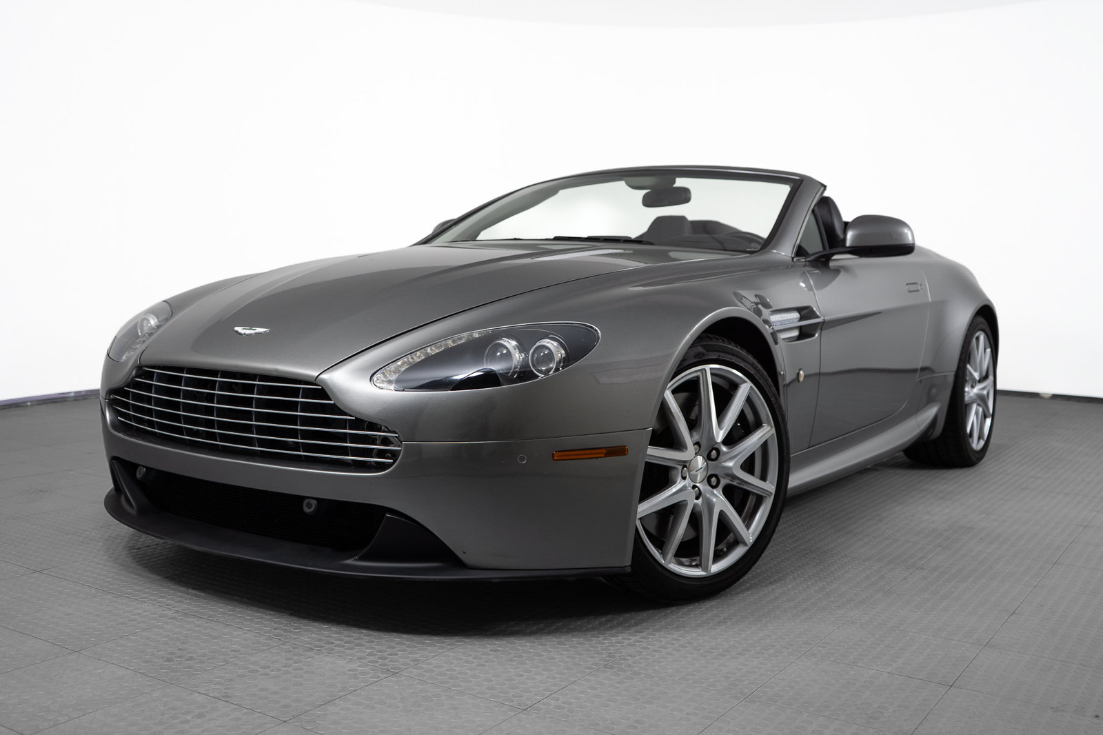 2012 Aston Martin V8 Vantage — foto 1 de 50