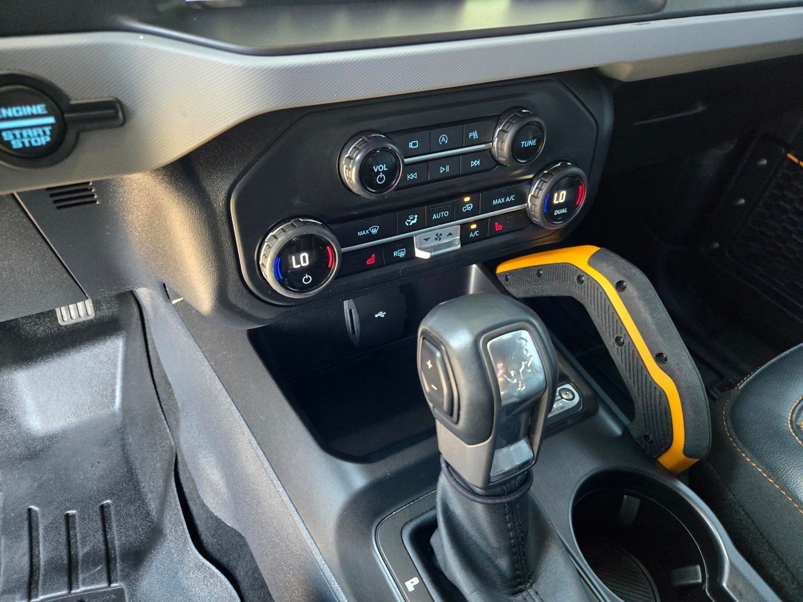 2023 Ford Bronco Badlands — full photo 22 of 45