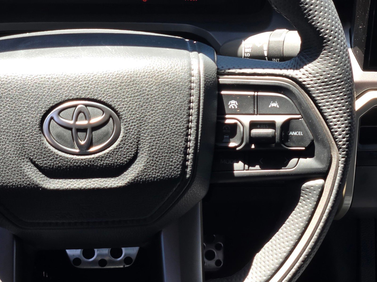 2025 Toyota Tacoma TRD Sport — foto completa 16 de 28