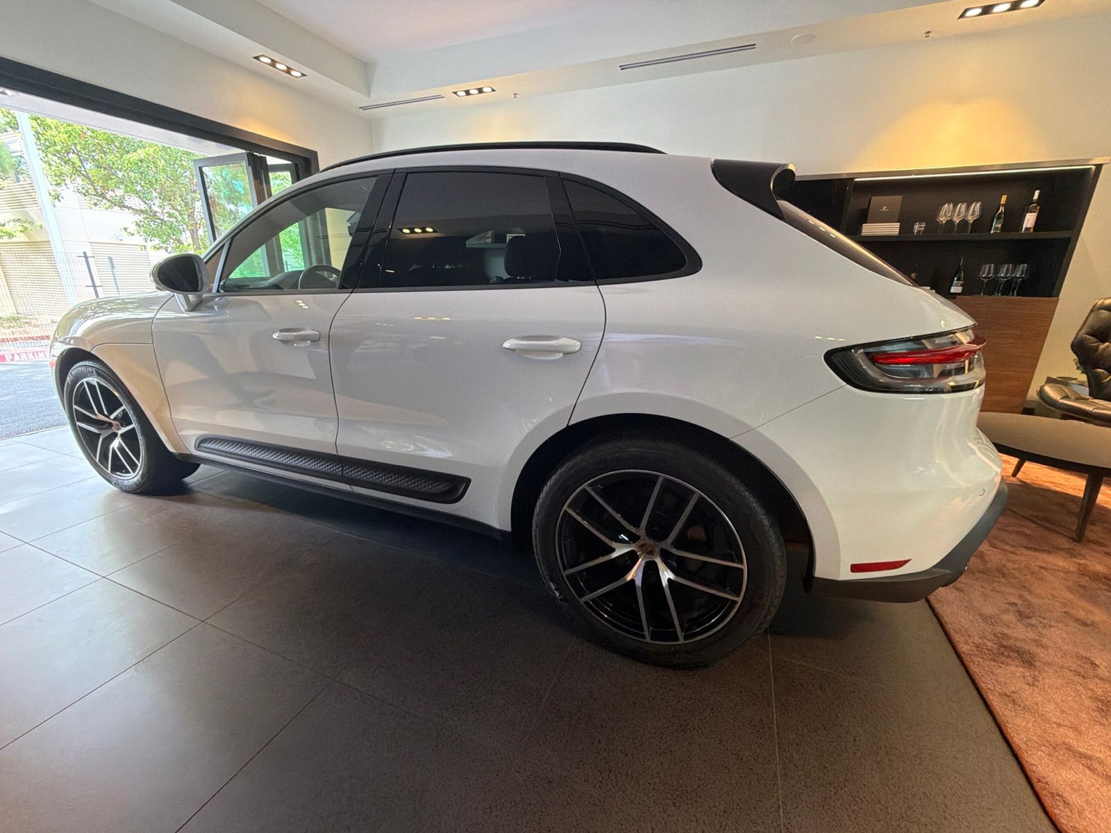 2024 Porsche Macan Base — full photo 7 of 10