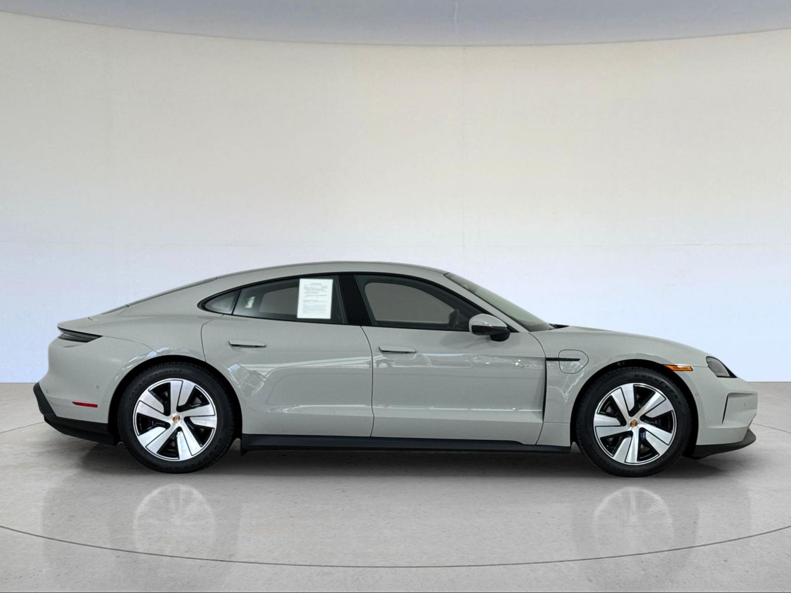 2026 Porsche Taycan Base — full photo 9 of 29