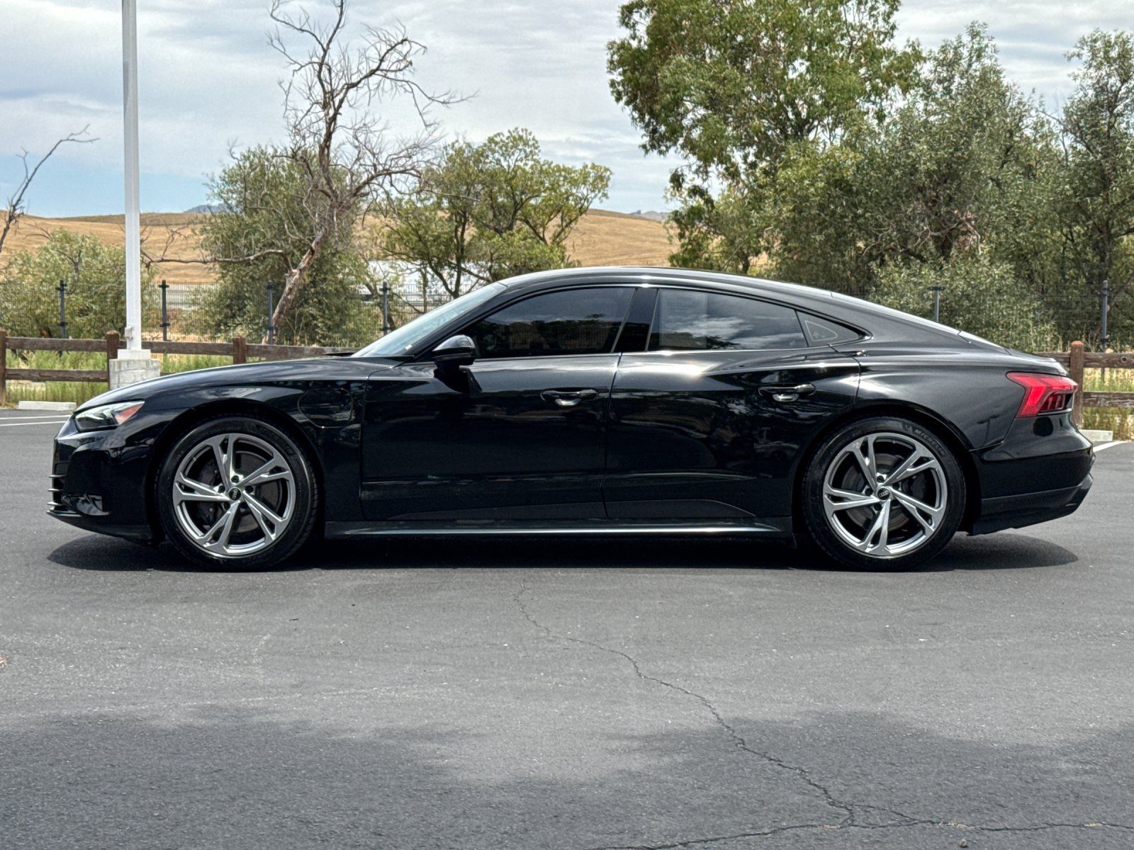 2023 Audi e-tron GT Premium Plus — full photo 2 of 27