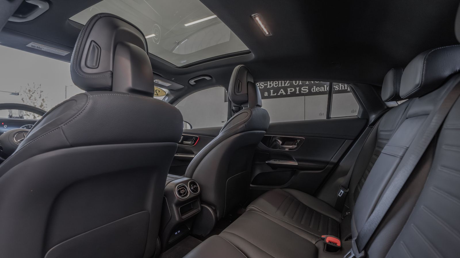 2024 Mercedes-Benz GLC GLC 300 Coupe — foto completa 26 de 35