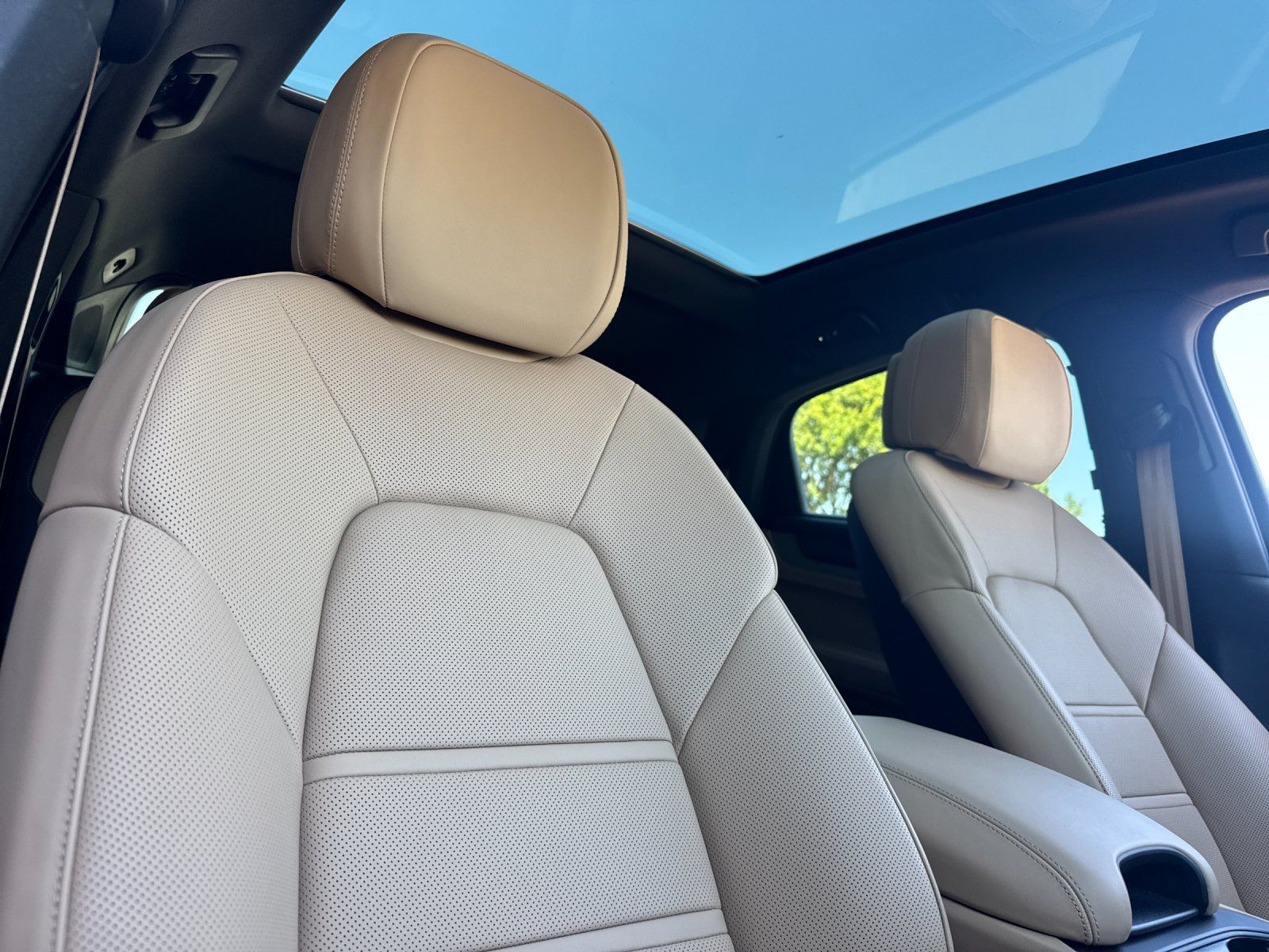 2026 Porsche Cayenne Coupe Base — full photo 17 of 30