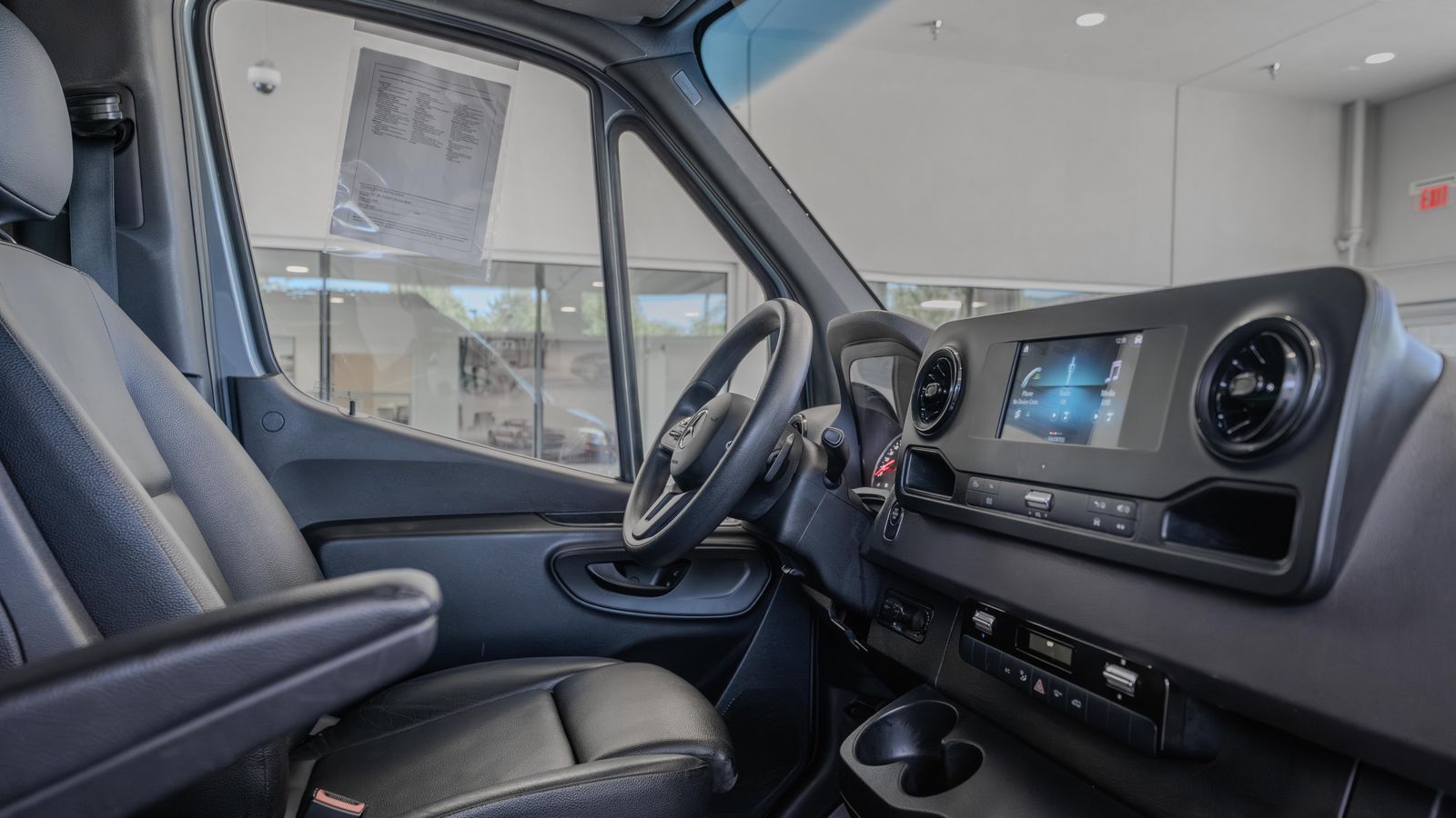 2023 Mercedes-Benz Sprinter 2500 Cargo 144 WB — full photo 18 of 34