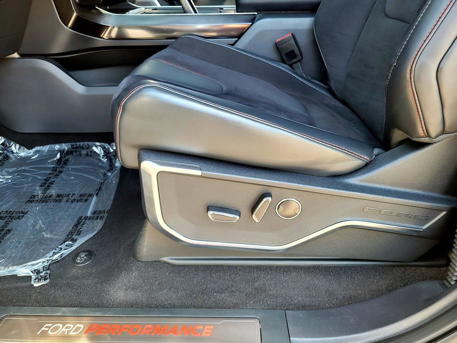 2024 Ford F-150 Raptor — full photo 24 of 46