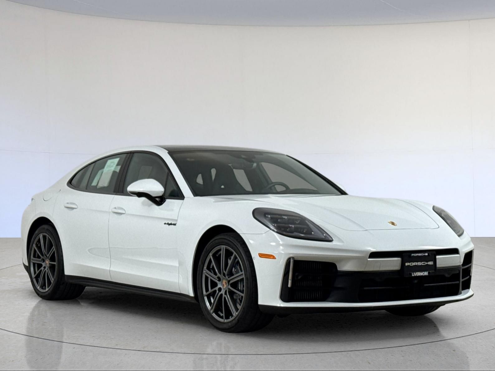 2026 Porsche Panamera E-Hybrid 4 — full photo 10 of 30
