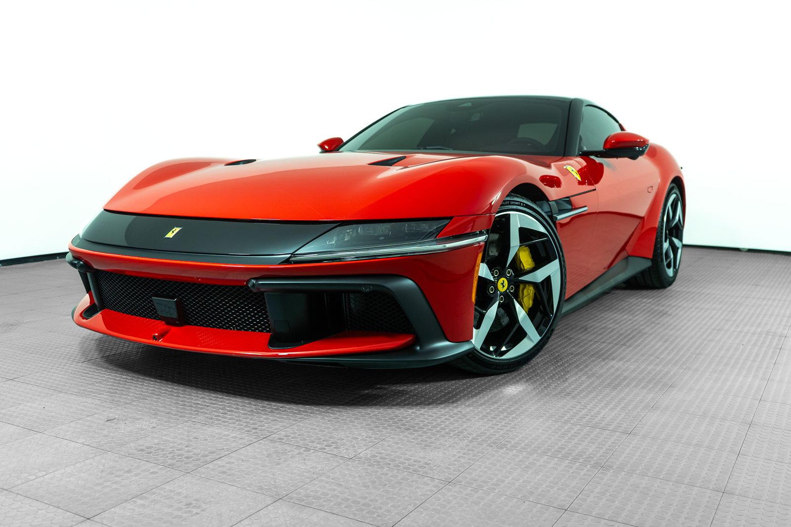 2025 Ferrari 12Cilindri — foto completa 1 de 51