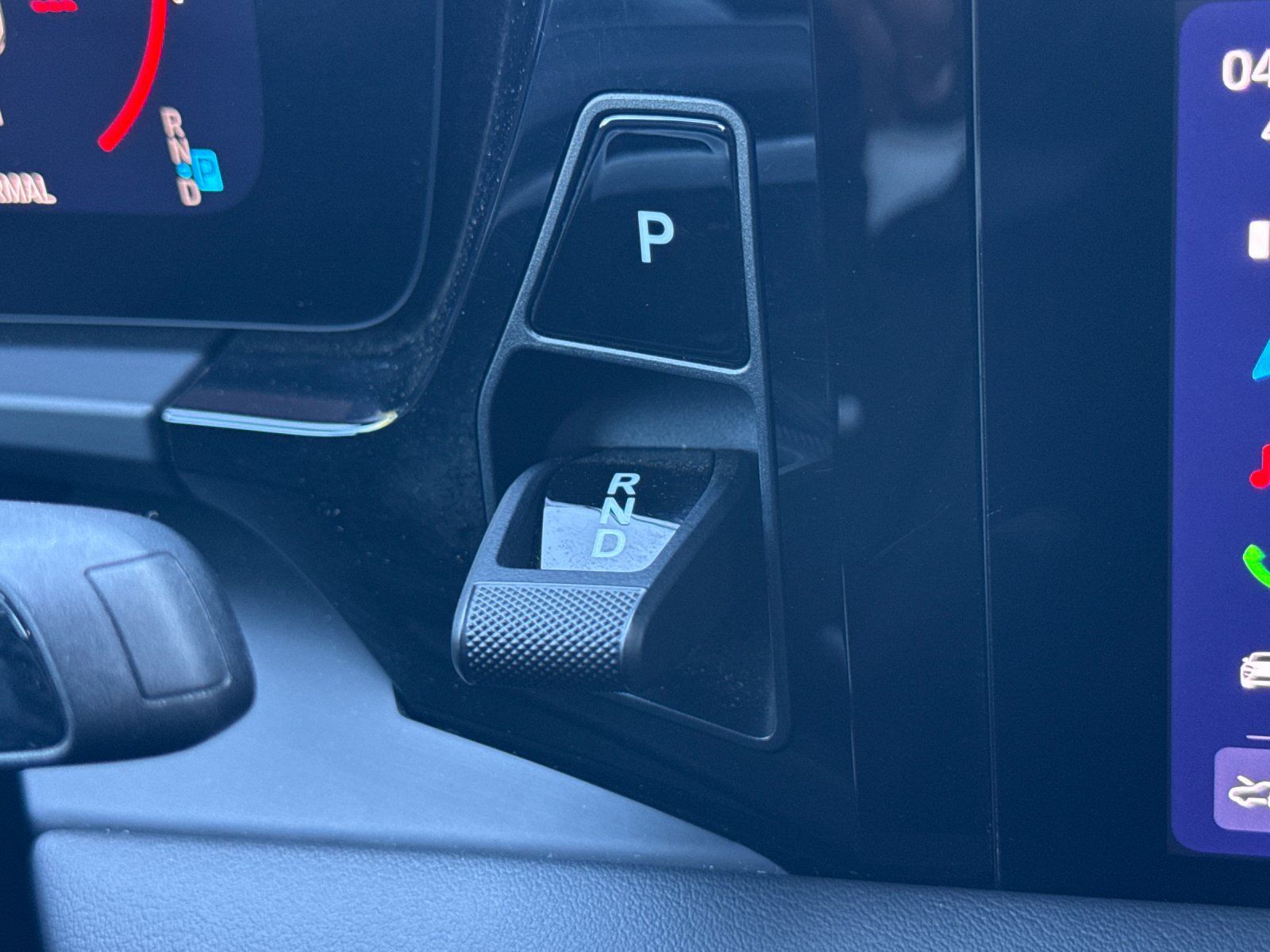 2025 Porsche Macan Electric 4 — full photo 21 of 28