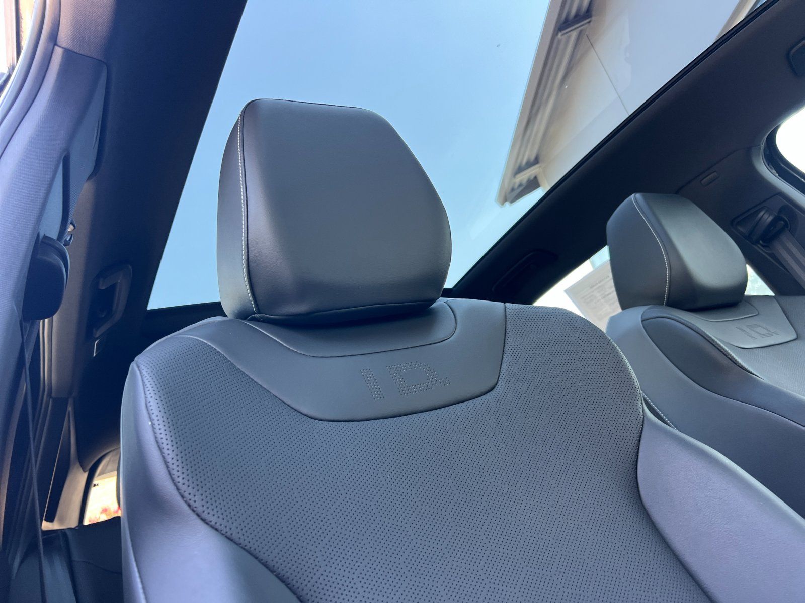 2023 Volkswagen ID.4 S — full photo 17 of 29