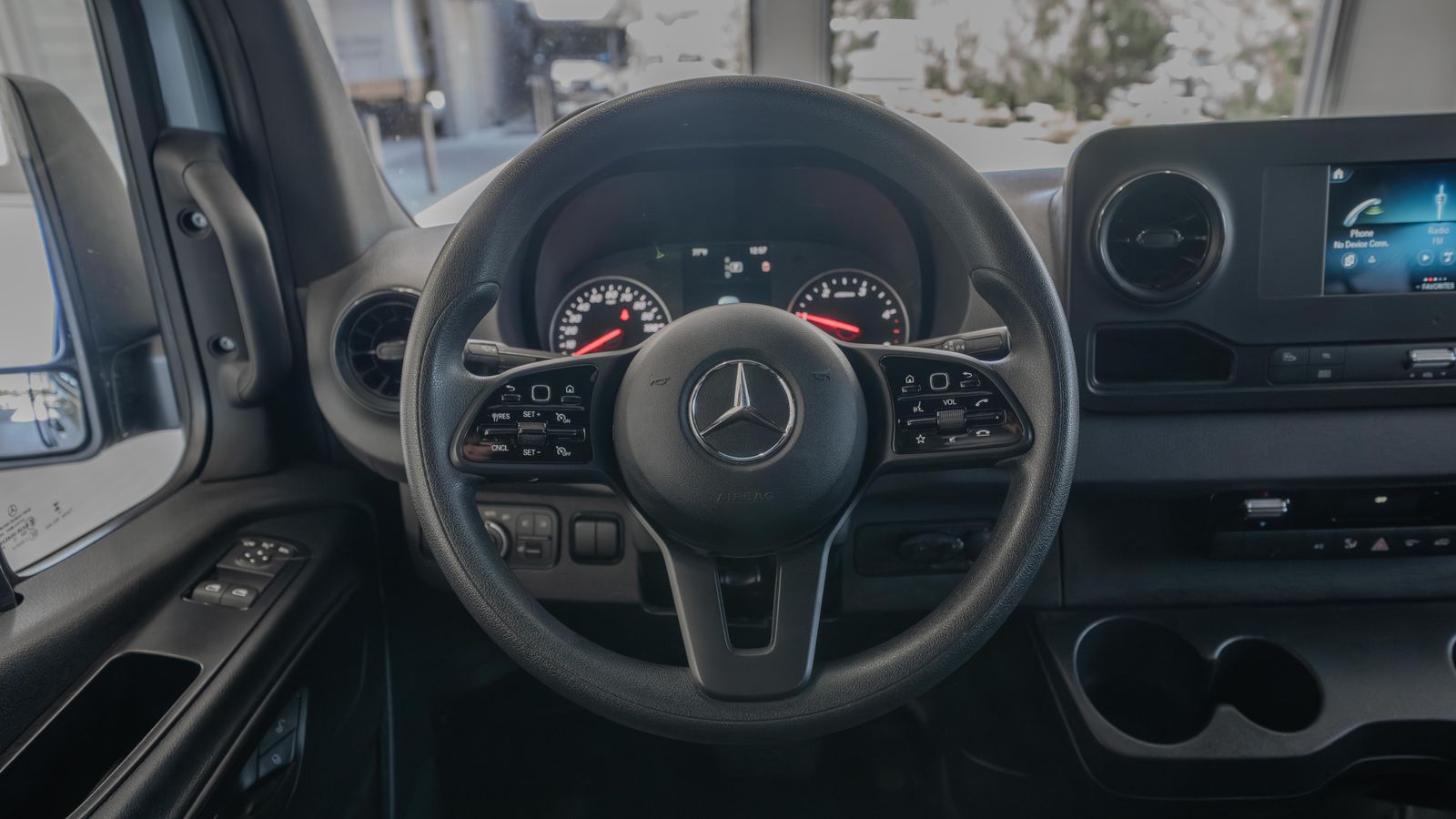 2023 Mercedes-Benz Sprinter 2500 Cargo 144 WB — full photo 9 of 34