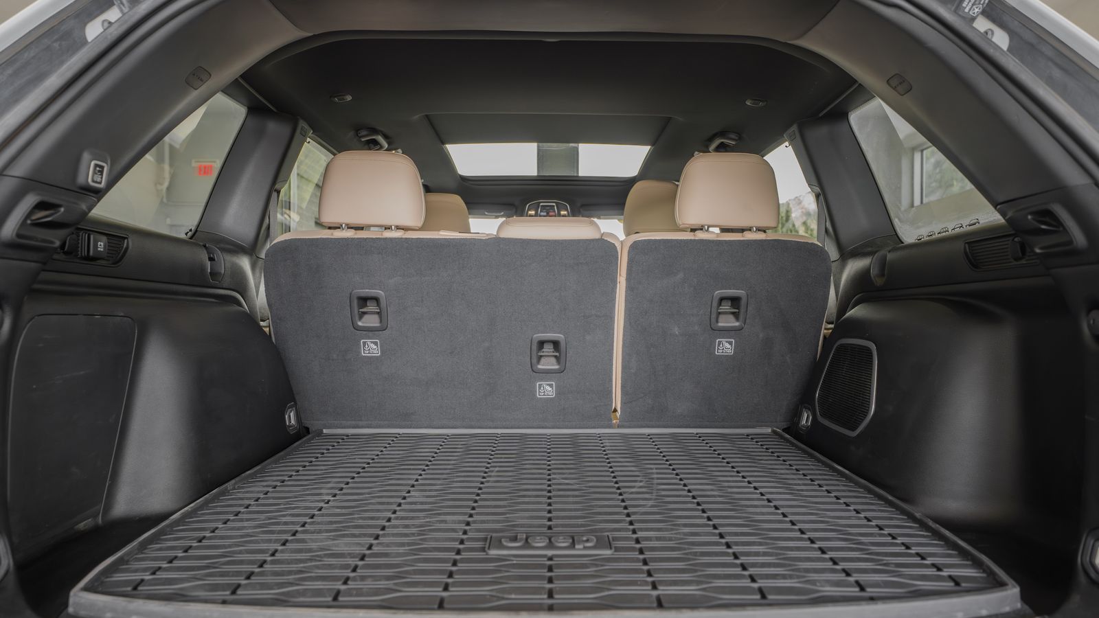 2023 Jeep Grand Cherokee 4xe — full photo 33 of 34