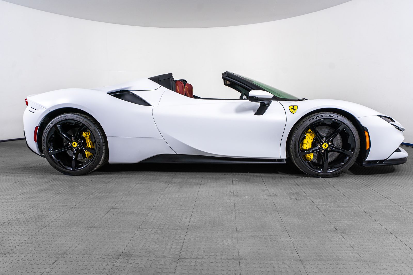 2024 Ferrari SF90 Spider — full photo 9 of 50
