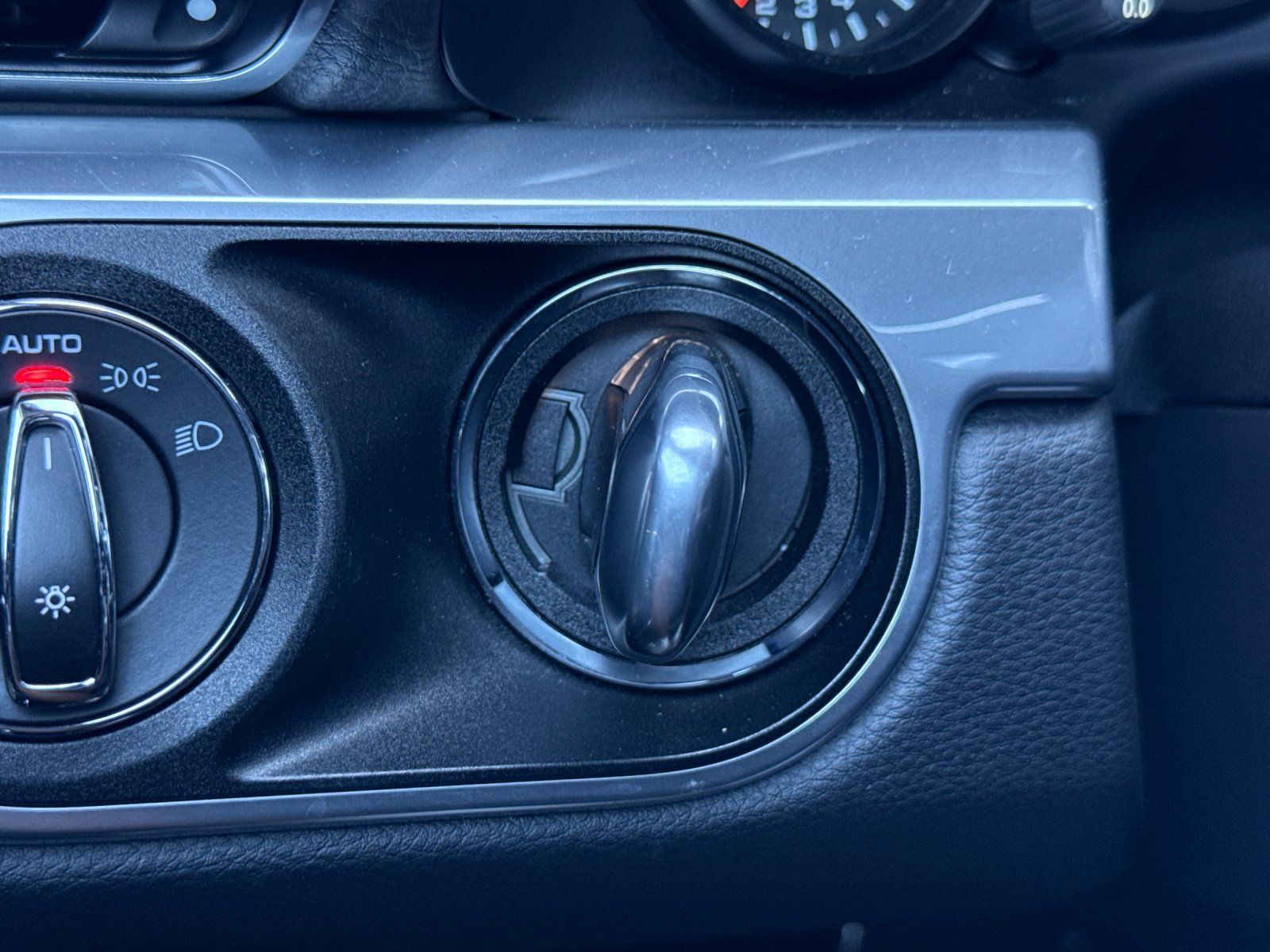 2017 Porsche 911 Carrera — full photo 22 of 28