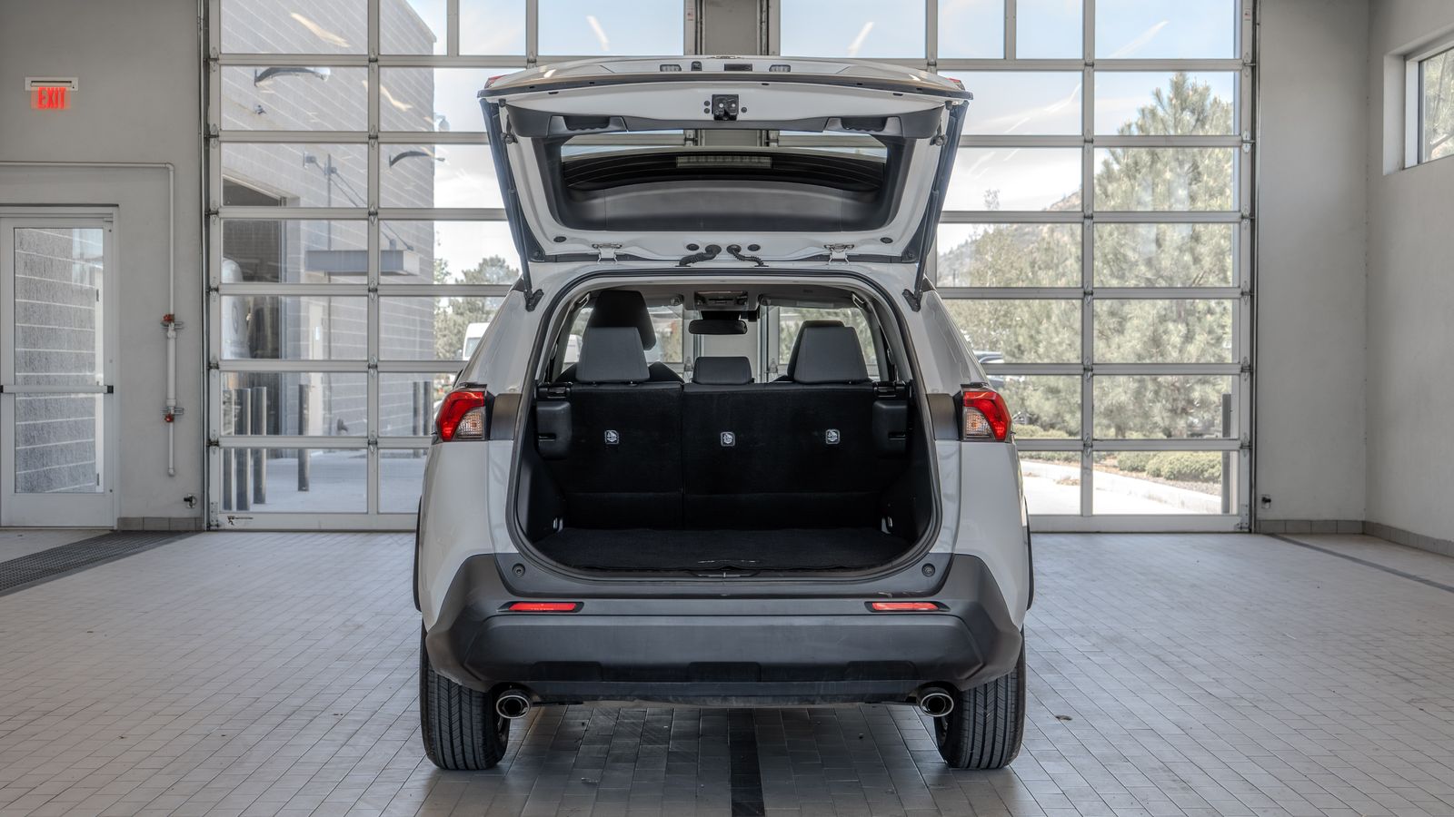 2024 Toyota RAV4 XLE — full photo 16 of 34
