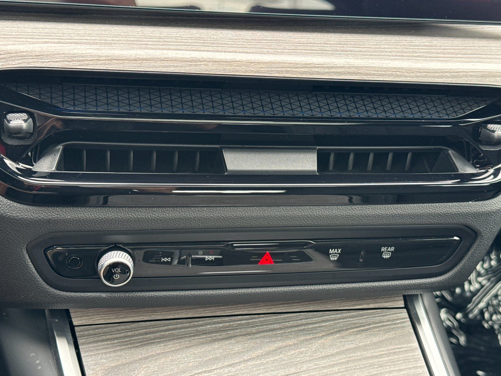 2025 BMW i4 eDrive40 — full photo 19 of 28