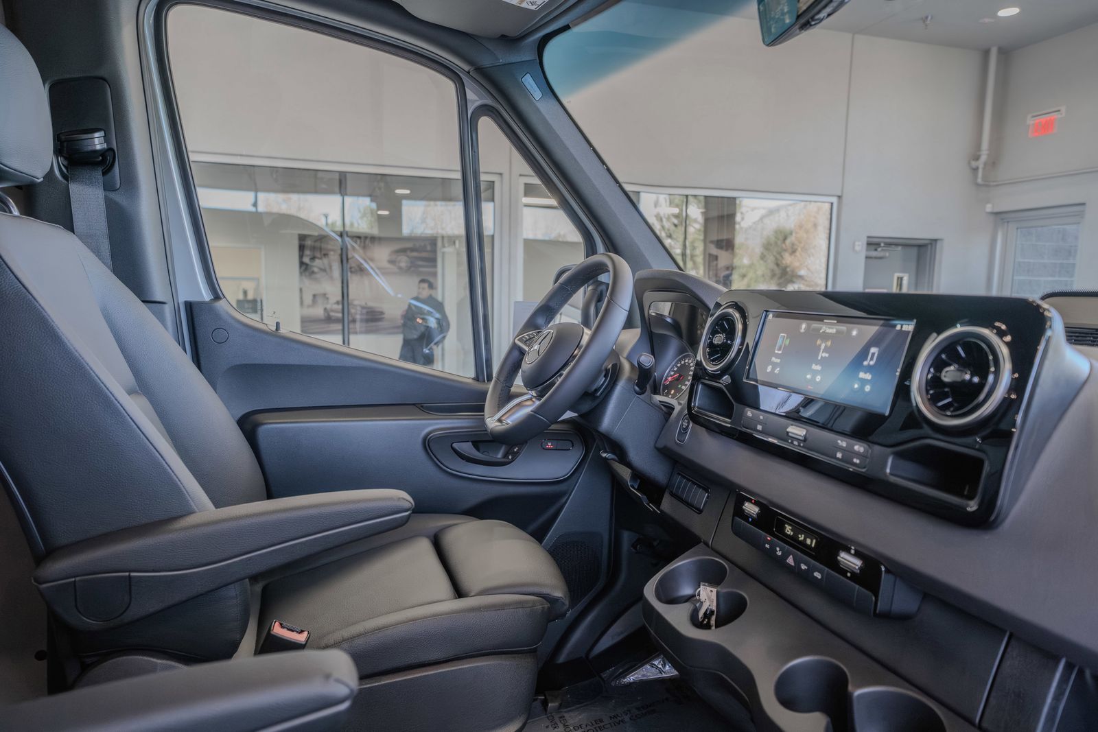 2025 Mercedes-Benz Sprinter 2500 Cargo 144 WB — foto completa 22 de 34