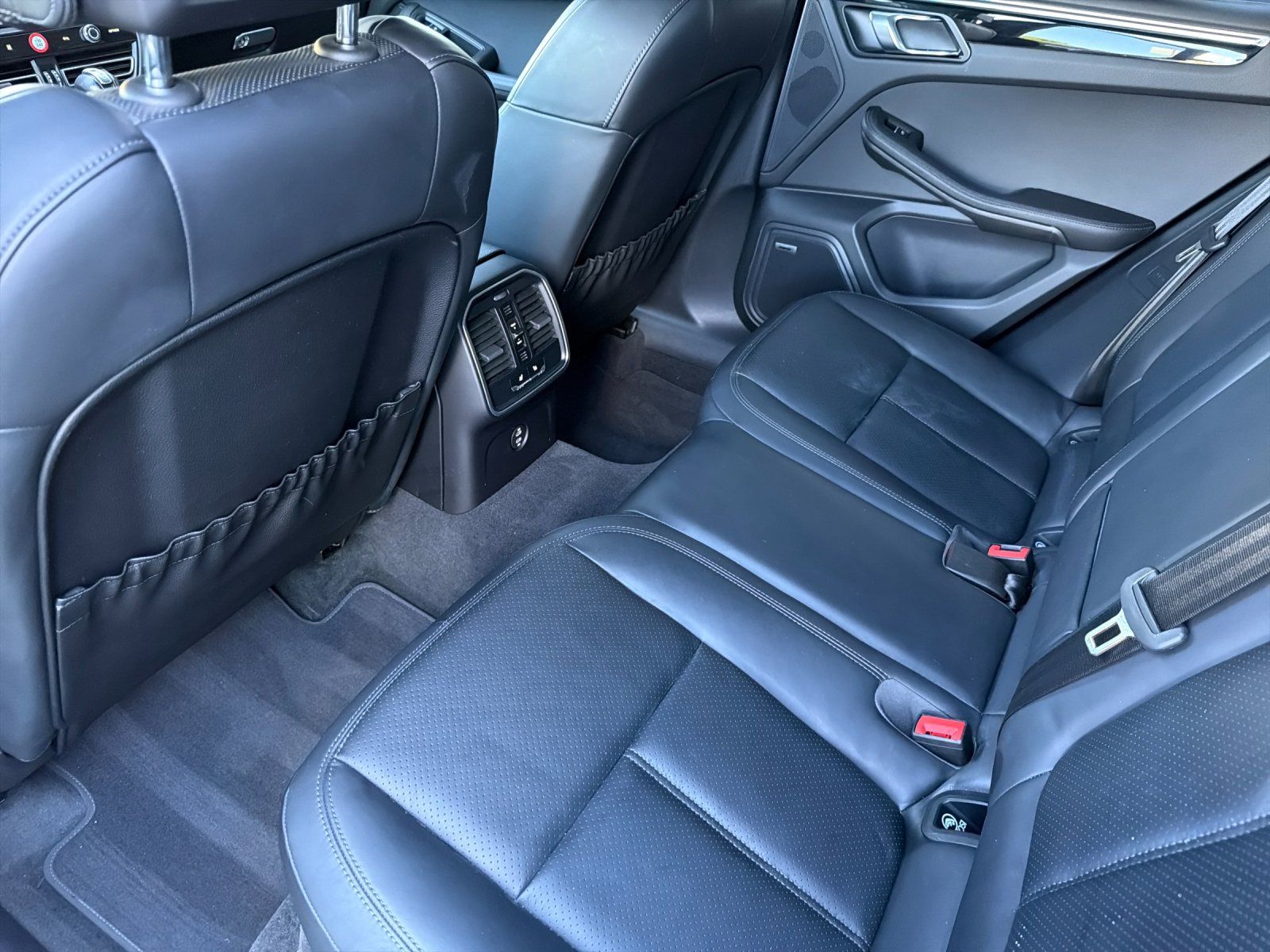 2024 Porsche Macan S — full photo 13 of 27