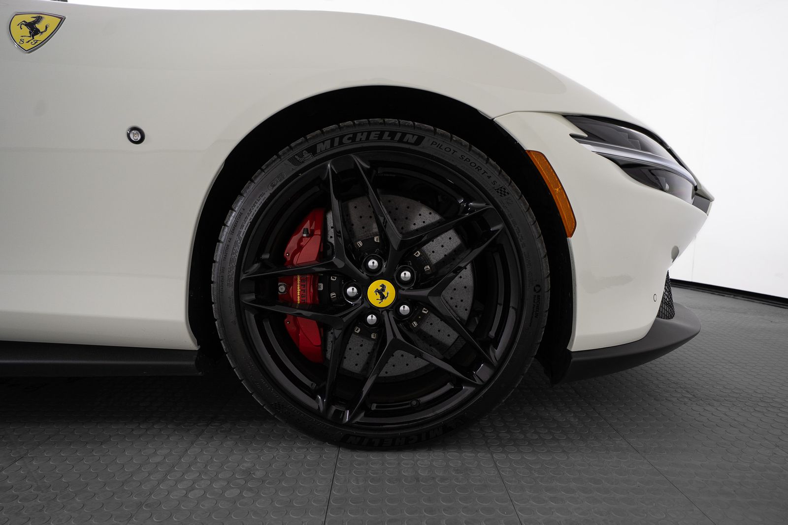 2025 Ferrari Roma Spider — full photo 25 of 51