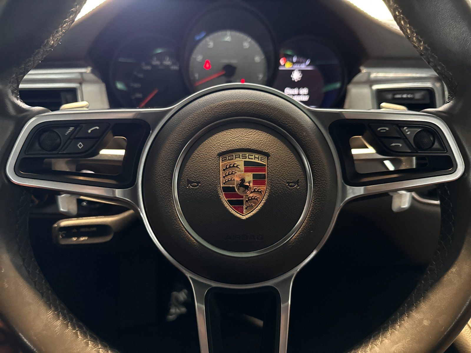 2017 Porsche Macan S — full photo 24 of 29