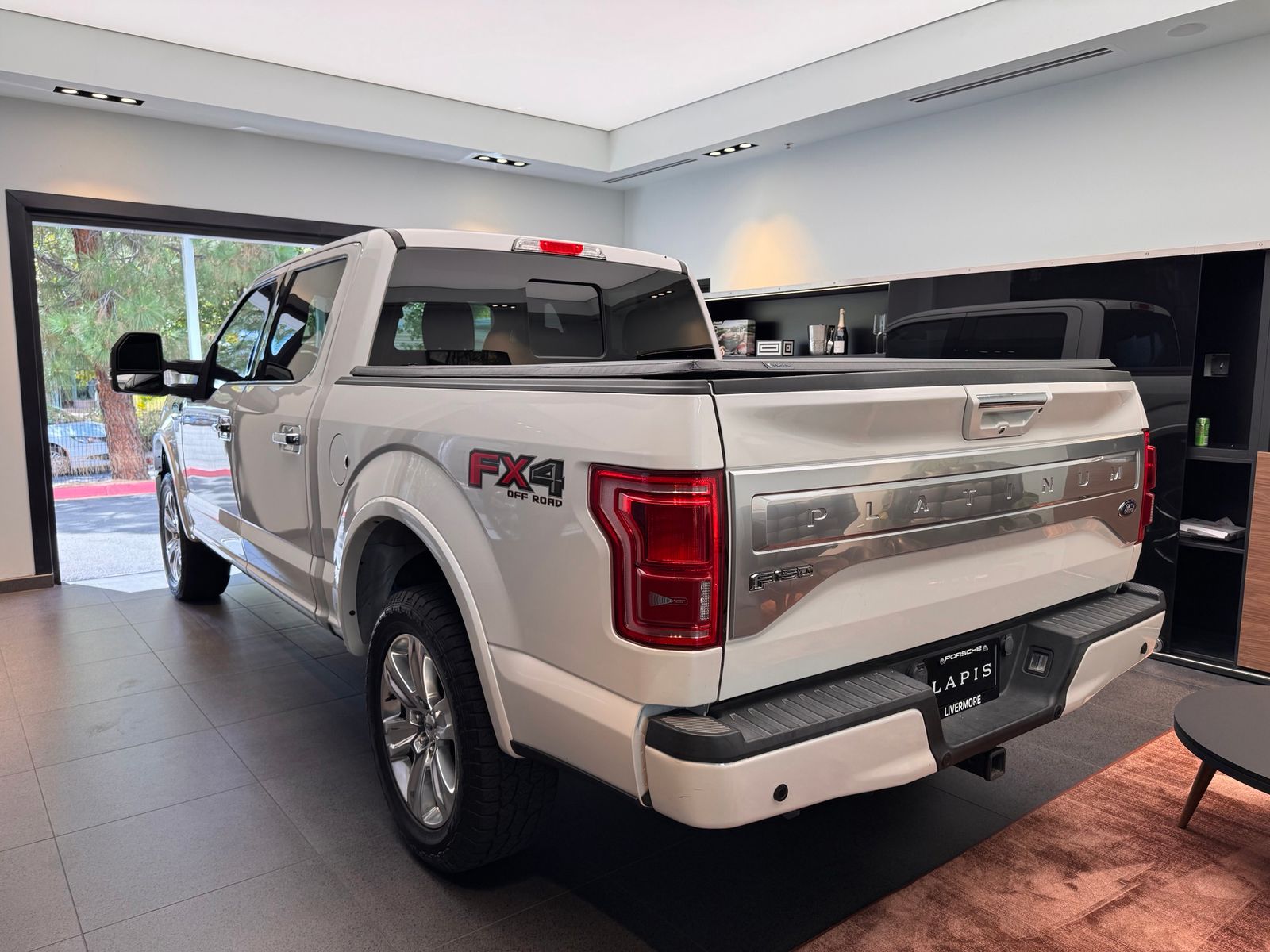 2015 Ford F-150 Platinum — full photo 6 of 10