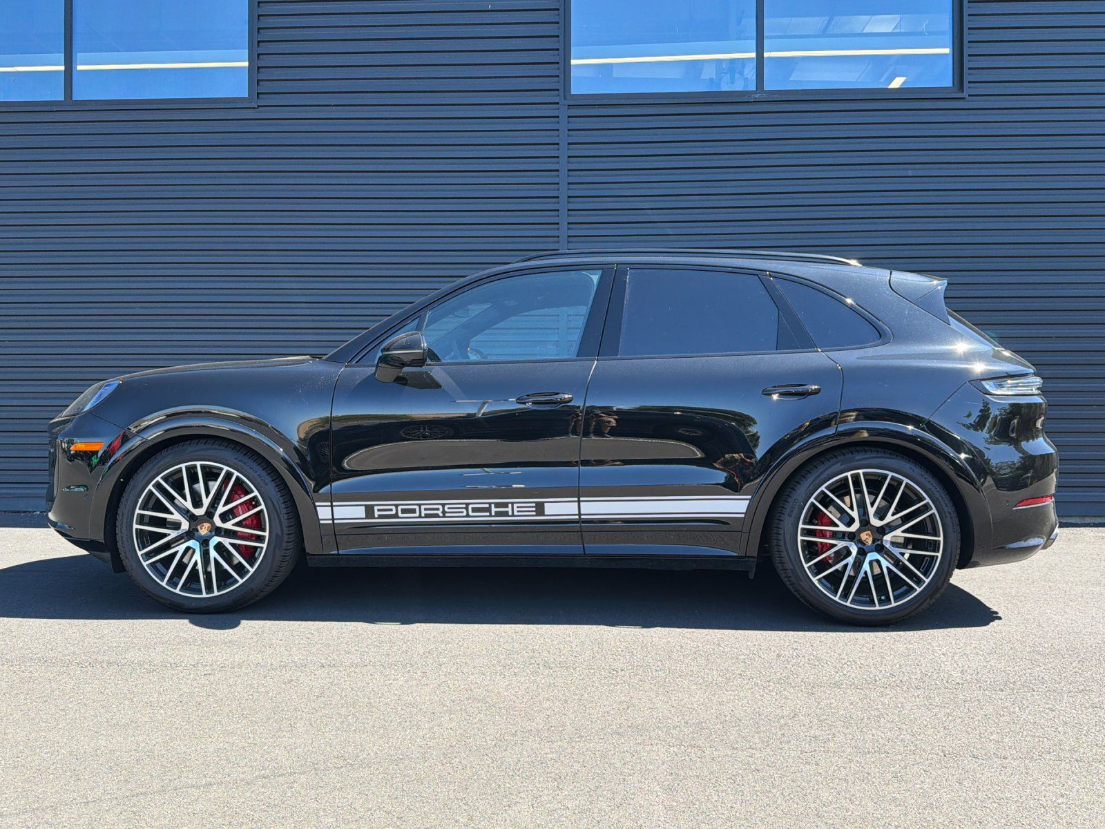 2026 Porsche Cayenne GTS — full photo 2 of 26