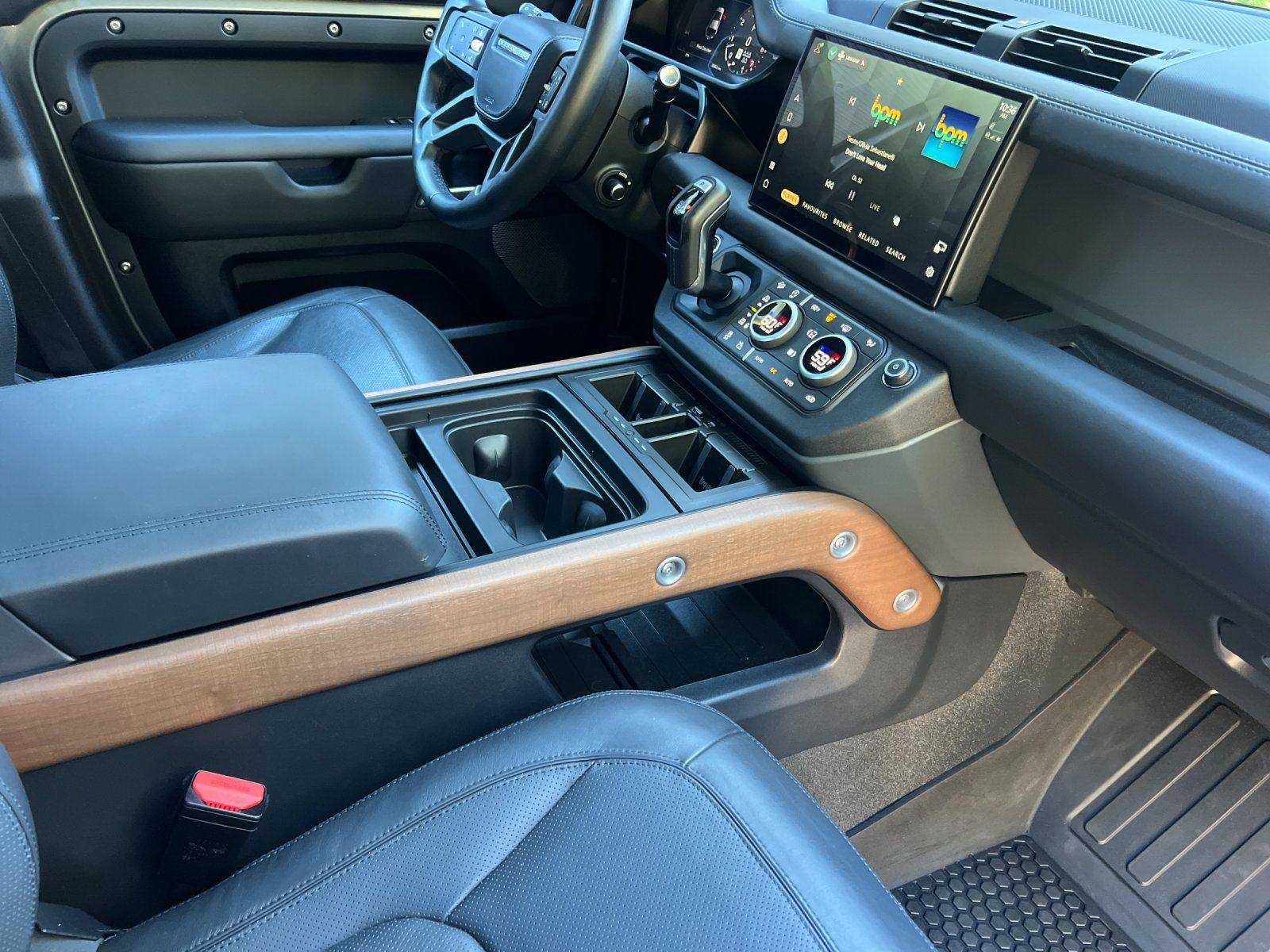 2024 Land Rover Defender 110 X — full photo 15 of 29
